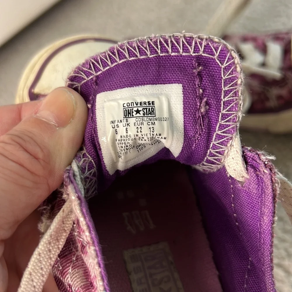 Converse One Star Purple Flower Tie Low Tops, Size 6